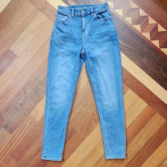 American Eagle Outfitters Light Wash "Mom Jean" Size 0 - Picture 2 of 16